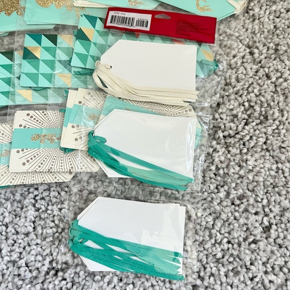 9 pkgs - Hallmark Gift Tags (108 tags) NWT - Picture 5 of 10
